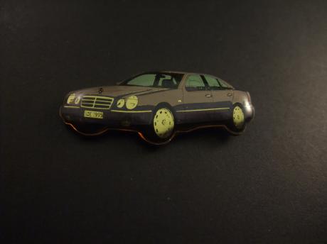 Mercedes E280 paars